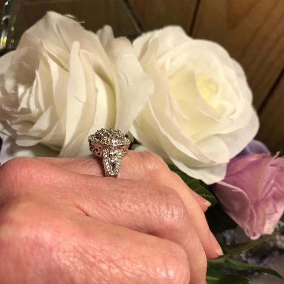 🎉 host pick🎉Stunning CZ and Sterling Silver Ring - Picture 2 of 6